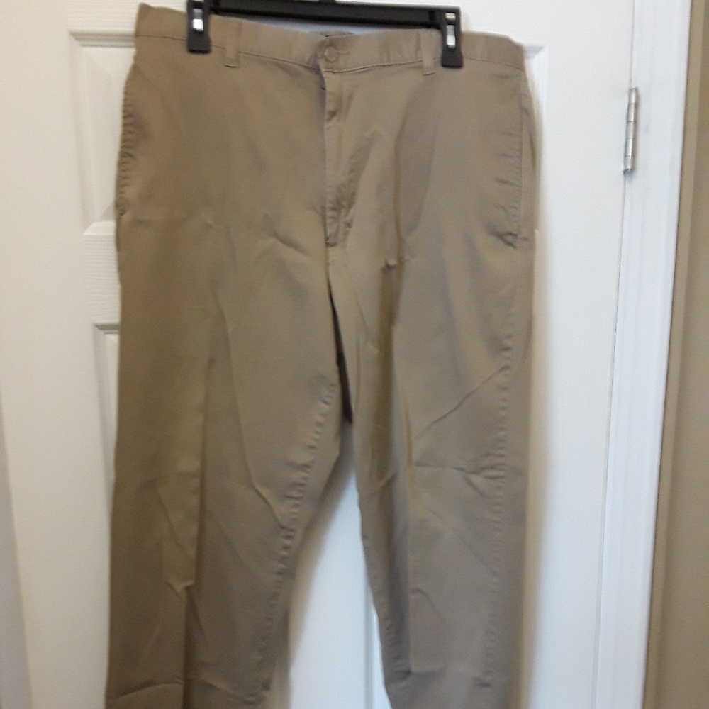 EUC - Men's Dockers Flat Front Chinos - 36 x 32